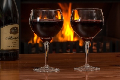 glasses of wine in front of fireplace - Pixabay