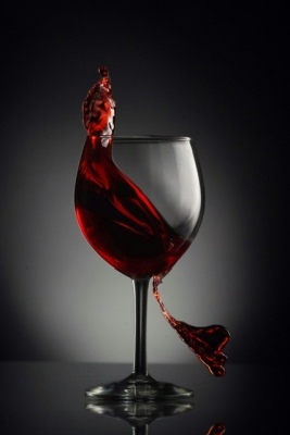 wine swirling in a glass - Pixabay