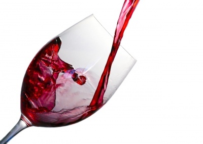 red wine pouring into a glass - Pixabay