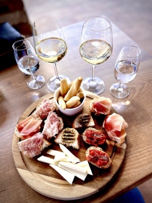 wine tasting with assorted bites - Pixabay